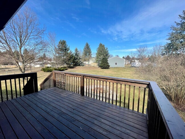 Building Photo - SPLIT-LEVEL HOME ON JENSEN (APP#151)