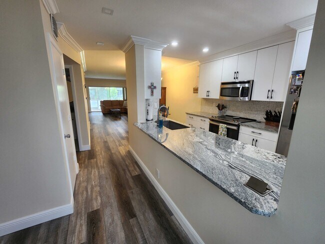 Foto del edificio - 2360 SW 22nd Ave