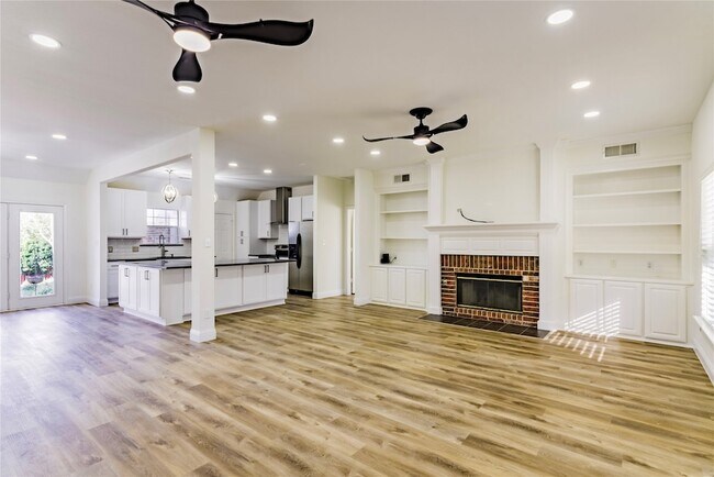 Photo - 1306 Lakeside Dr House