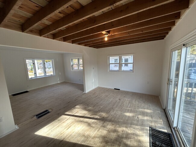 Building Photo - 1312 Harvey St