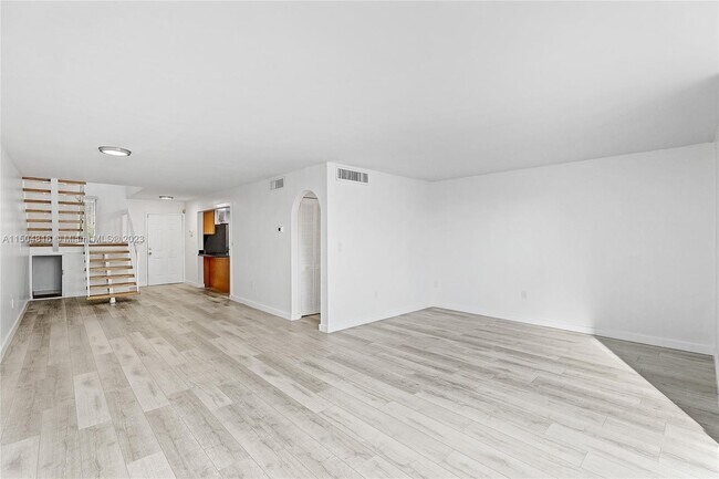 Building Photo - 6308 SW 139th Ct