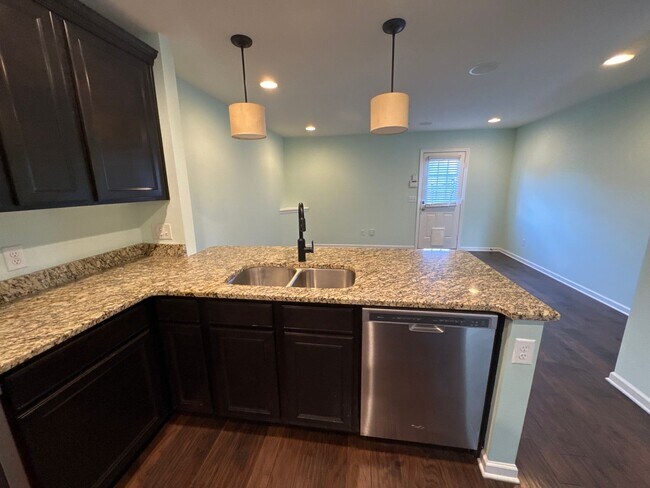 Building Photo - Modern 2BR Townhome with Garage & Resort-Style Amenities in Riverwood – Hermitage