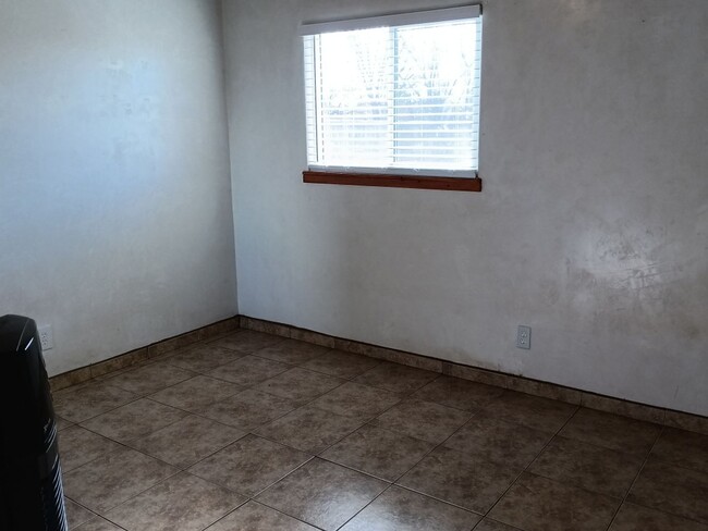 Foto del edificio - Charming 3 bedroom 1 bath in Santa Fe! Sho...