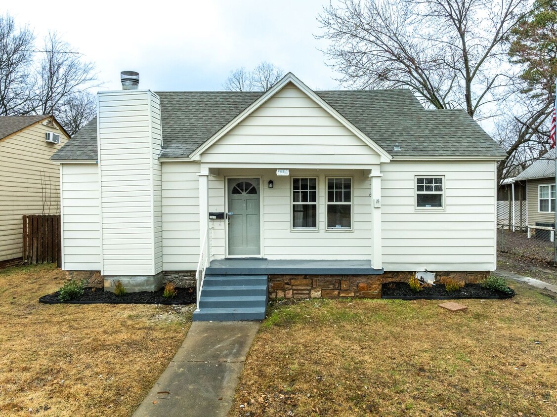 Primary Photo - Freshly Updated 3 Bedroom House