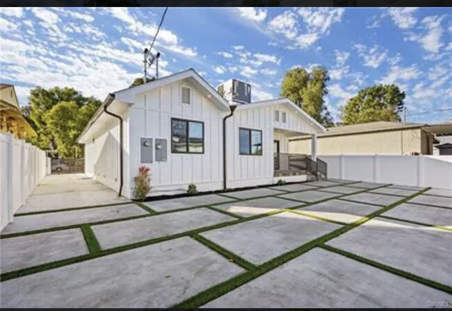 Building Photo - 22117 Avenue San Luis