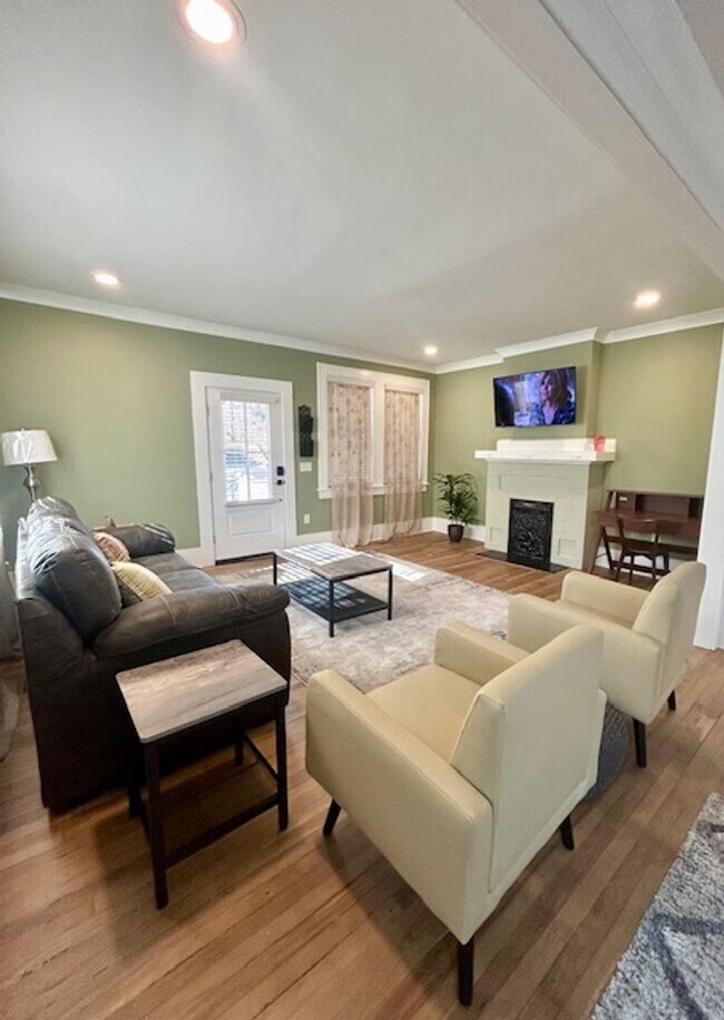 Foto del edificio - REMODELED! DOWNTOWN  LIVING - AVAILABLE FURNISHED OR UNFURNISHED