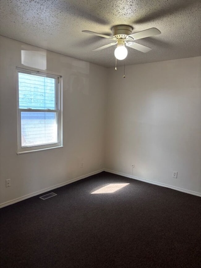 Building Photo - 701 703-703 E Oregon St