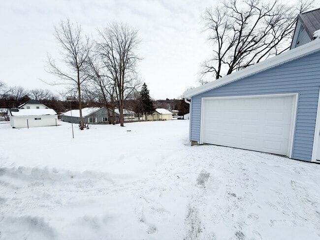 Building Photo - 602 Grove St