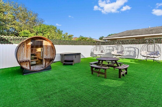 Foto del edificio - 2128 Dock St