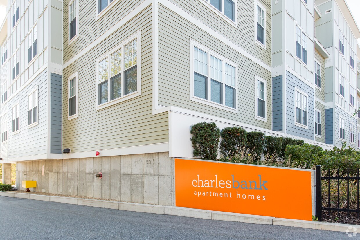 Foto principal - Charlesbank Apartment Homes