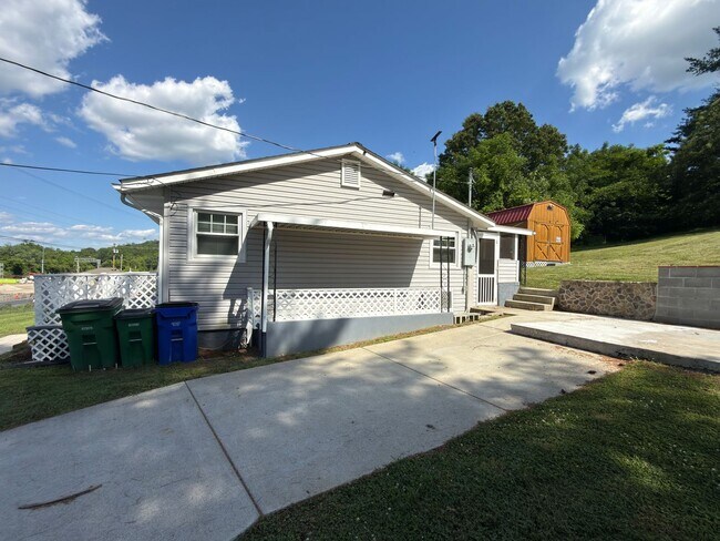 Foto del edificio - Christiansburg, 3 BR / 1 BA, Available for rent