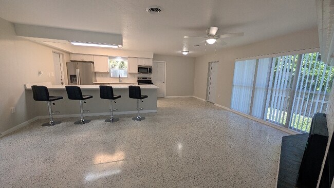 Foto del edificio - 64 Knollwood Dr