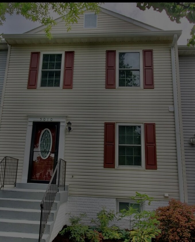Front - 5010 Kenilworth Ave
