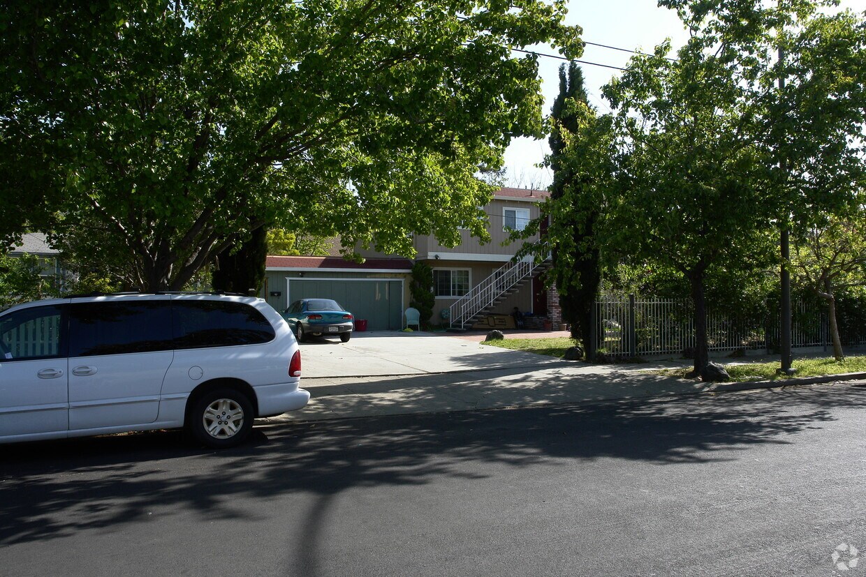 Foto principal - 1105 & 1107 Hilton St