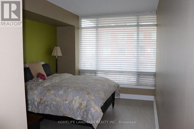 Building Photo - 500 Queens Quay W
