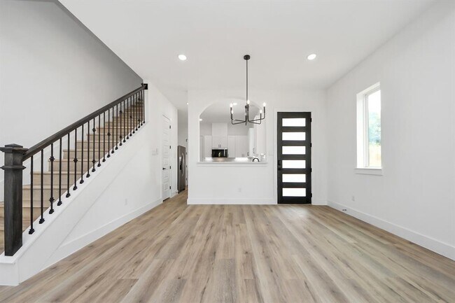 Building Photo - 8311 Venus St