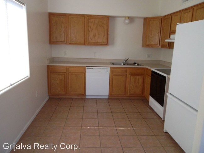 Building Photo - 3641 E Monte Vista Dr