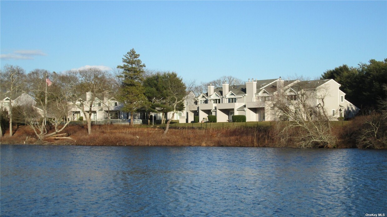 34 Montauk Hwy, Westhampton, NY 11977 Townhome Rentals in Westhampton