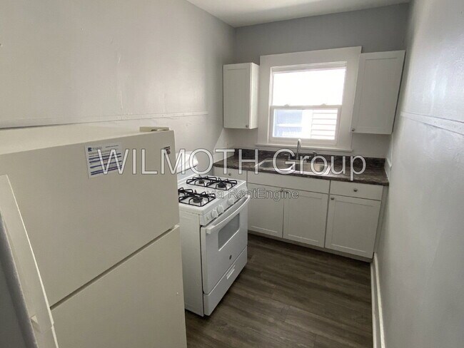 Building Photo - 129 W Hendricks St