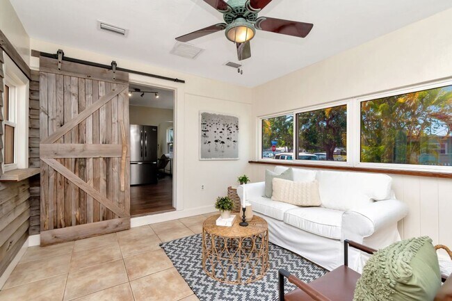 Foto del edificio - 4/2 HOME CHARMING GULFPORT HOME FEATURING ...