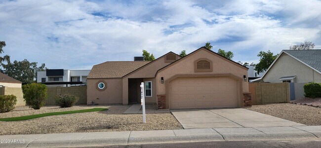 Building Photo - 15025 N 60th Dr