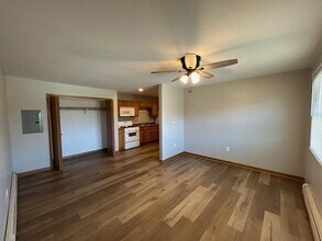 Building Photo - 406 Hickory Cir