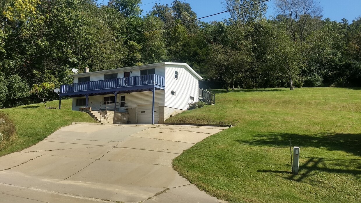 2728 College Dr, Decorah, IA 52101 House Rental in Decorah, IA