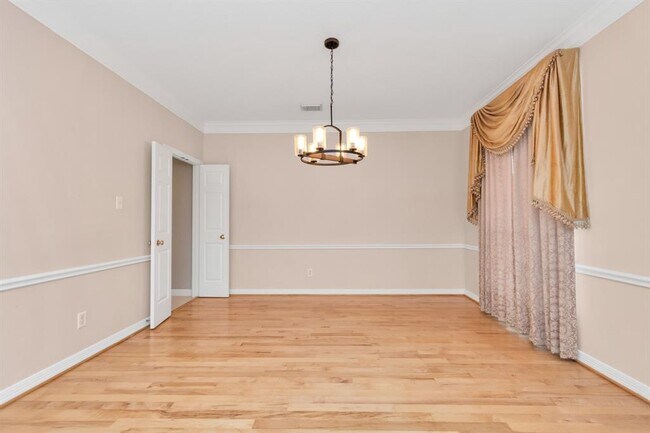 Foto del edificio - 2018 Birnam Glen Dr