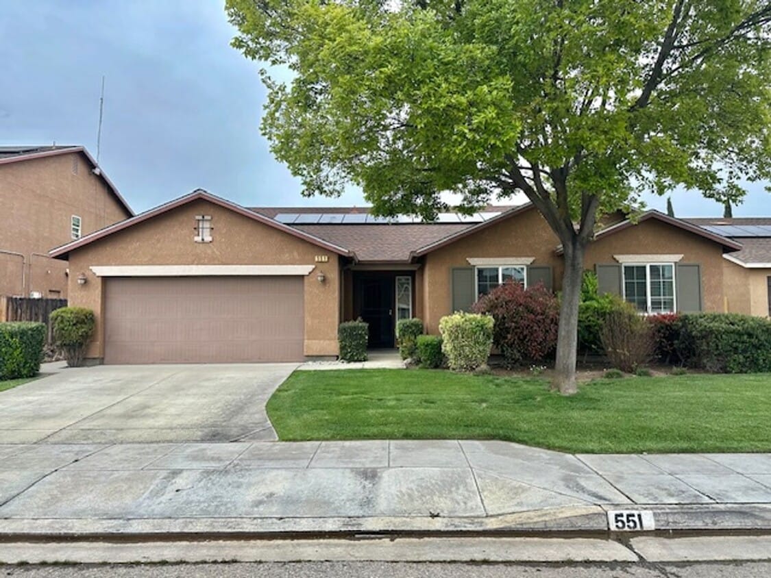 Clean and neat 4 bedroom, 2 bathroom singl... House Rental in Fresno