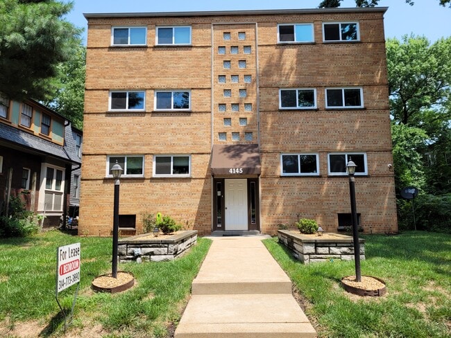 Main Street Entrance - 4145 Magnolia Ave