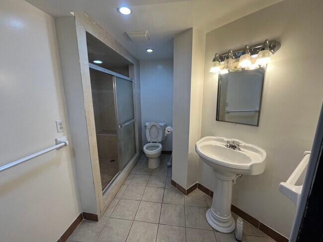 Foto del edificio - 2175 Cedar Ln