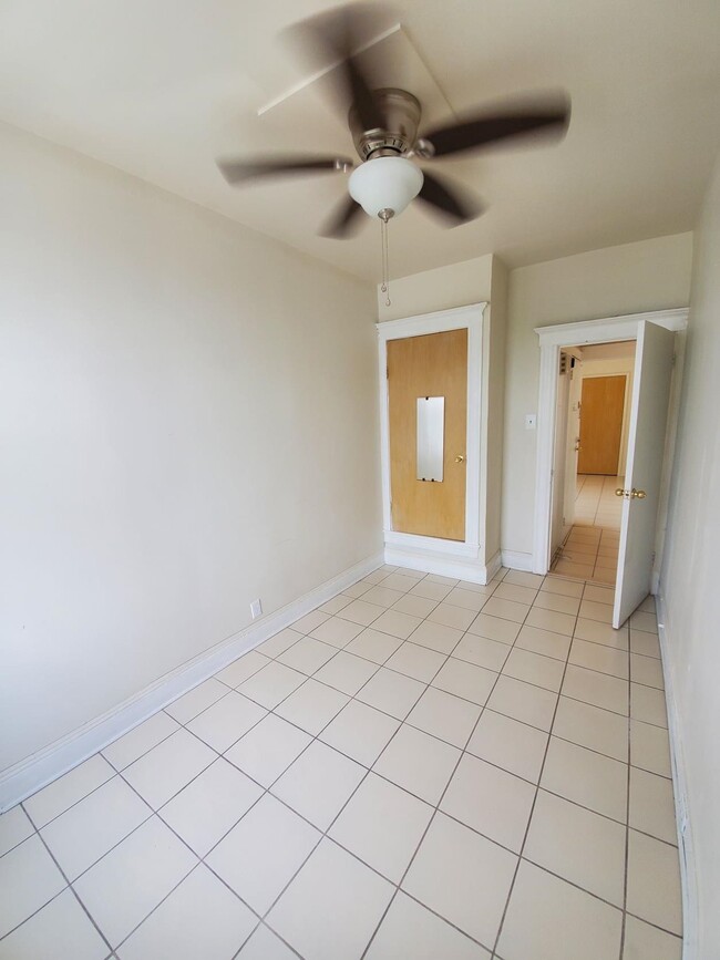 Building Photo - 814 Columbia Ave