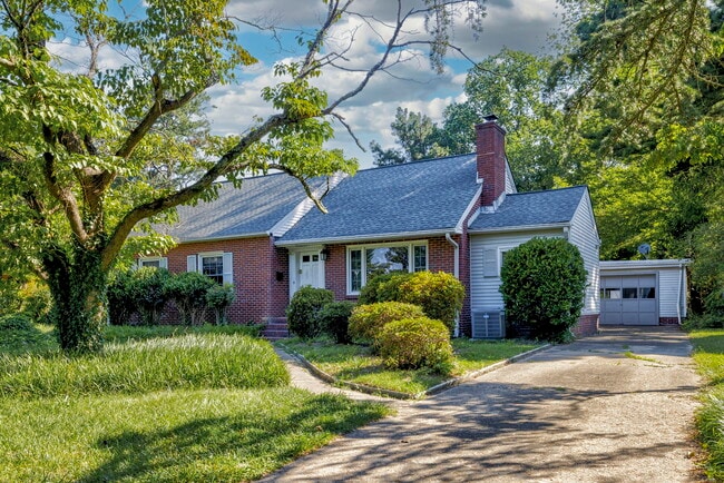 Building Photo - 12 Meadow Dr