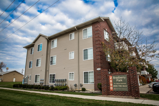 Building Photo - Britton Pines Apartments