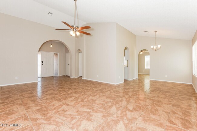Foto del edificio - 616 S Kenwood Ln