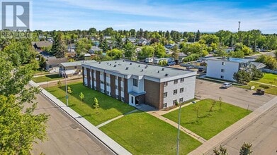 Building Photo - 9656-9656 Hillcrest Dr