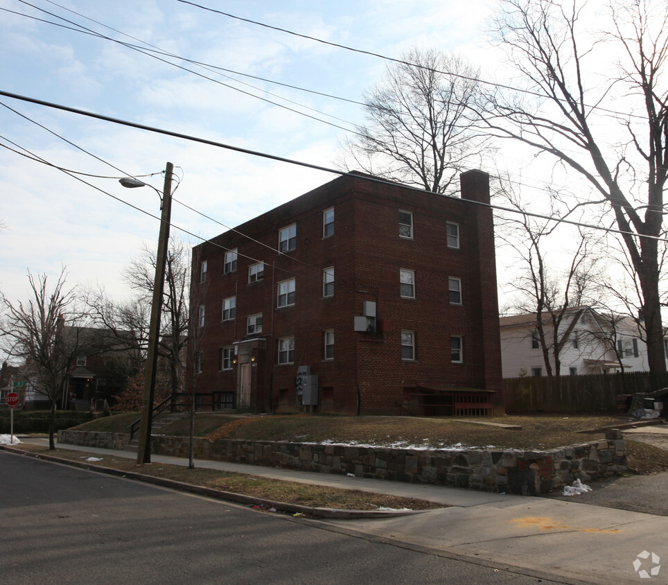 Building Photo - 463 Newcomb St SE