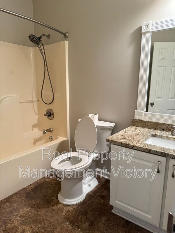 Building Photo - 566 Treymoor Lake Cir