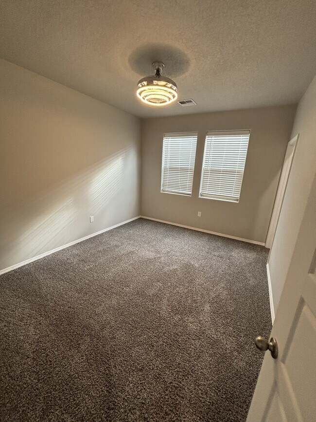 Foto del edificio - 4818 Mount Salas St NE