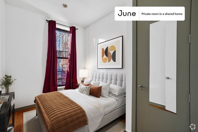 Building Photo - Private bedroom in 4 bed/1.5 bath Home