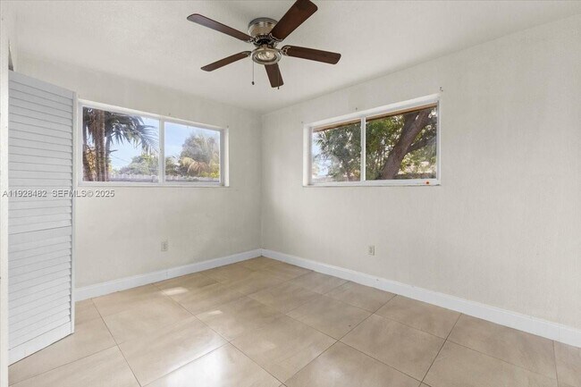 Foto del edificio - 1787 NE 173rd St