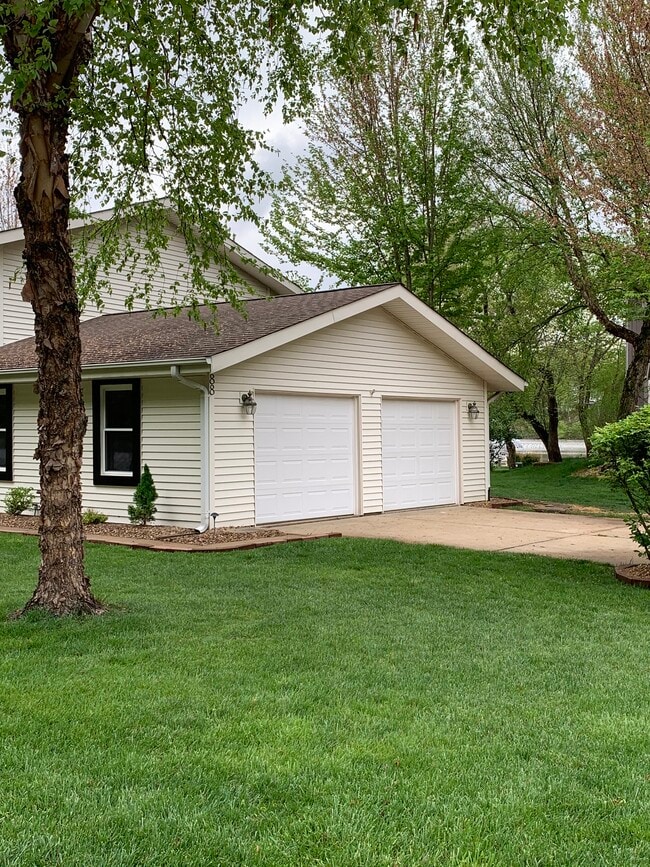 Building Photo - 88 Chalet Ct