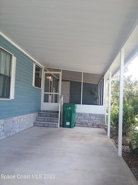 Foto del edificio - 1609 Ridge Dr