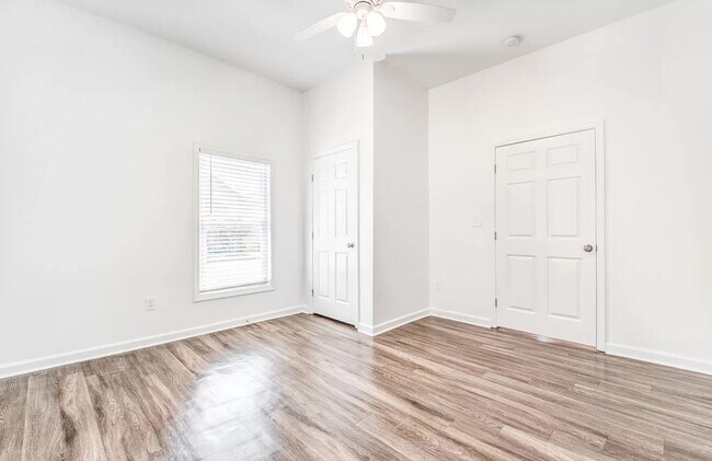 Building Photo - Beautiful Home For Rent in East Memphis-Co...