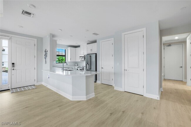 Building Photo - 15336 Lucerna St