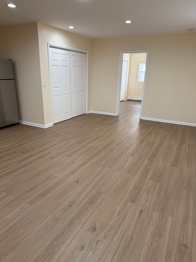 Living Room / Kitchen Open Concept - 41 Leonard St