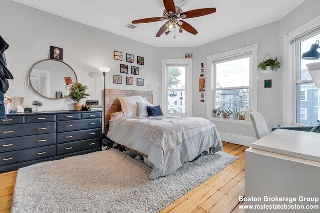 Foto del edificio - Get $1000 upon closing with monthly promo!  Spacious, Luxury Apartment with Huge Sunlit rooms nea...