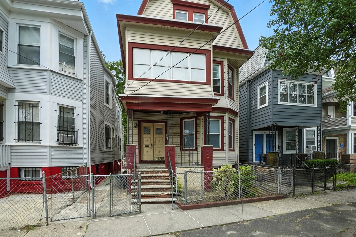 Primary Photo - 97 Hopkins Pl