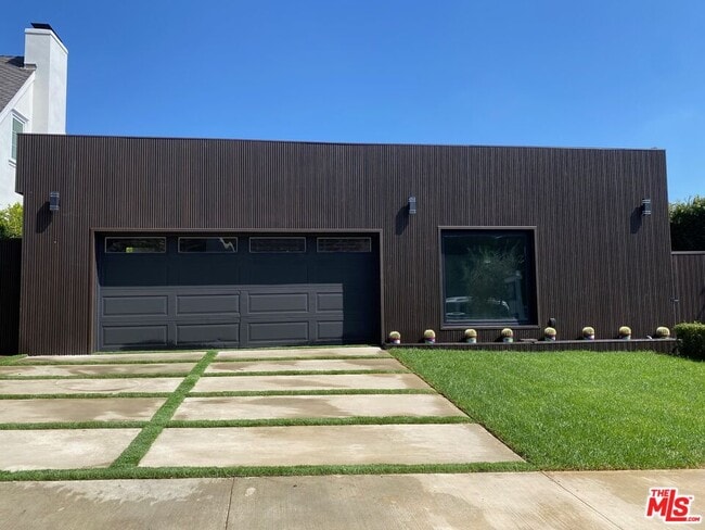 Building Photo - 418 N Bowling Green Way