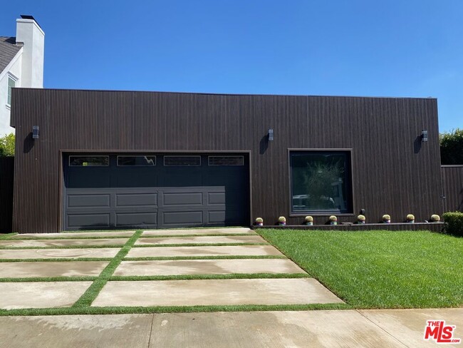 Foto del edificio - 418 N Bowling Green Way
